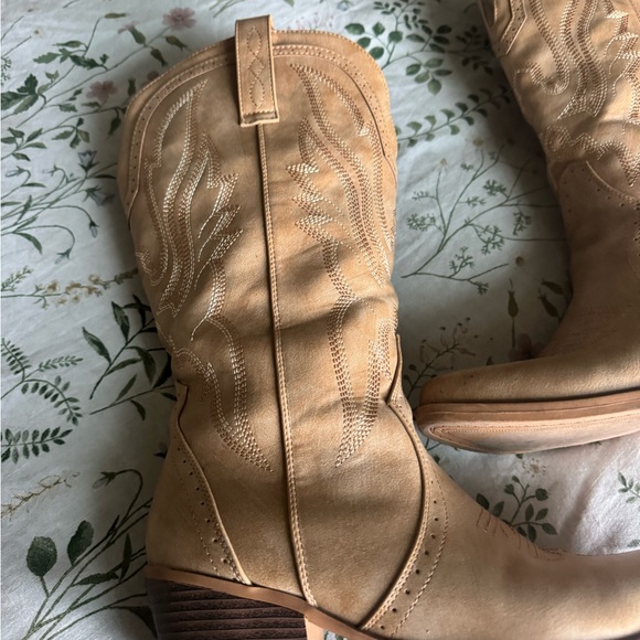 Tan Western-Style Women's Boots - Picture 2 of 6